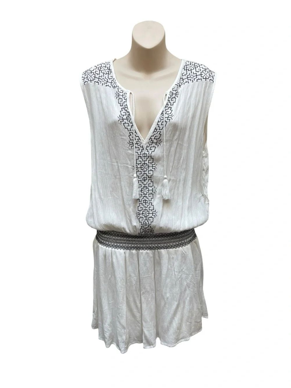 NWT LoveStitch White Embroidered Sleeveless Mini Dress Size M Boho Tassel Lined